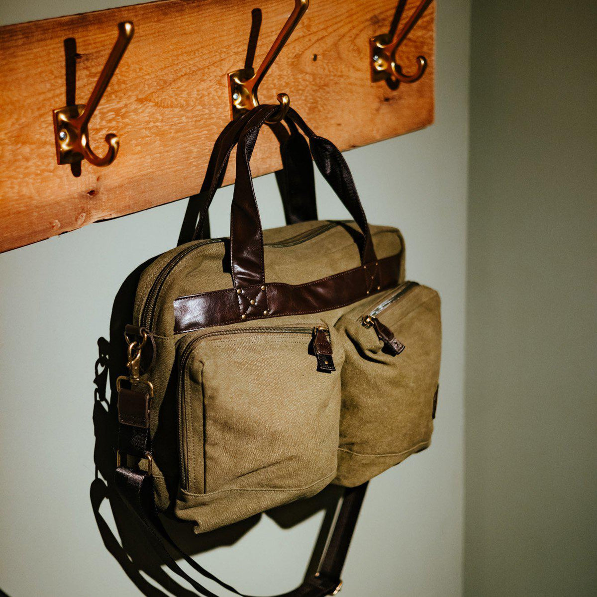Crest Briefcase Bag Ivy Green - Swedteam