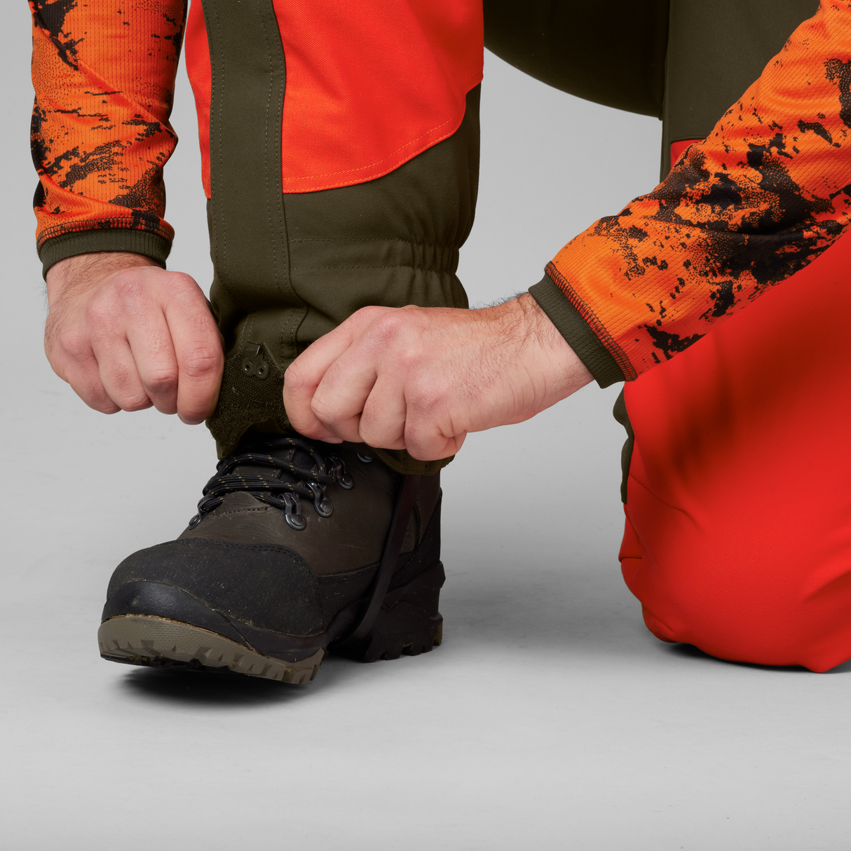 Wildboar Pro - gaiters Orange blaze/Willow green - Härkila