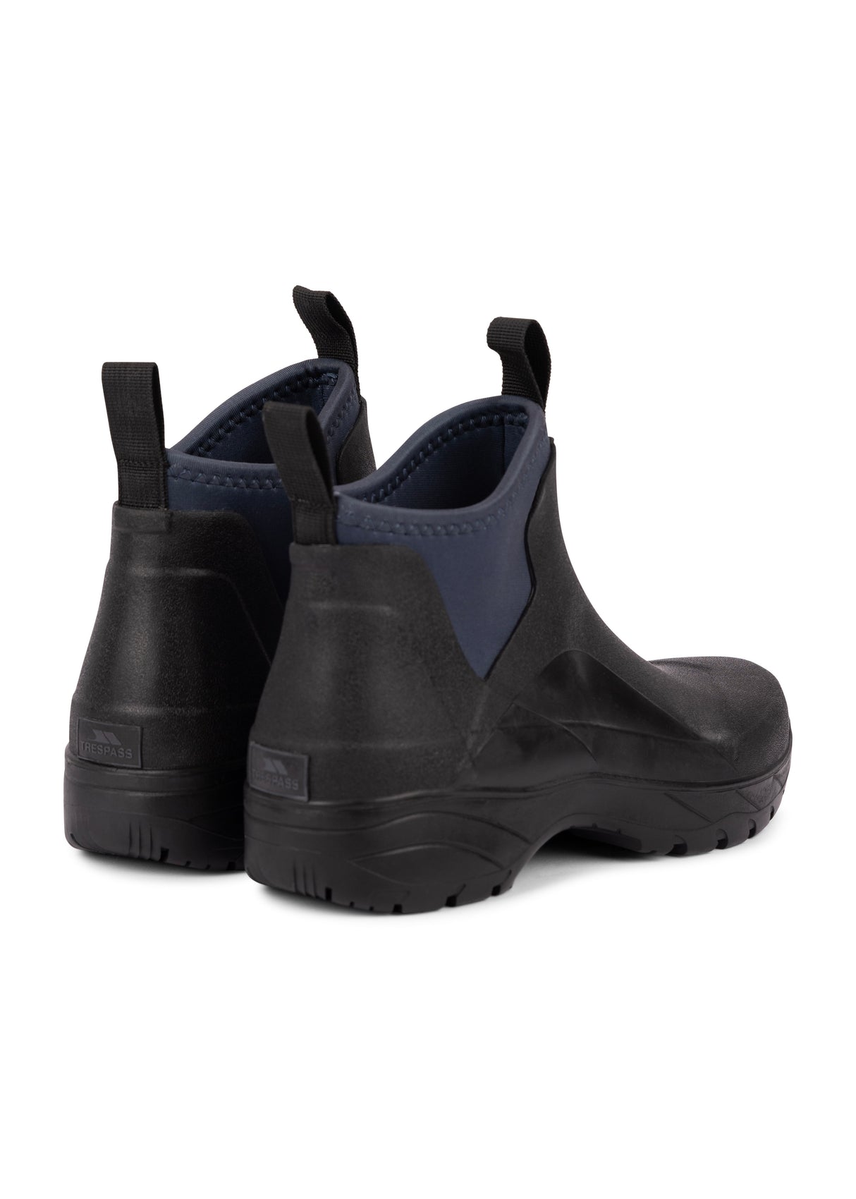 Izzy - Black - Trespass