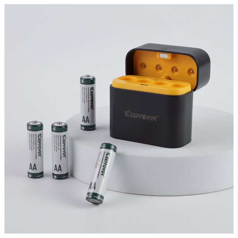 Keeppower i4 – 4 Rechargeable AA Batteries with Charger