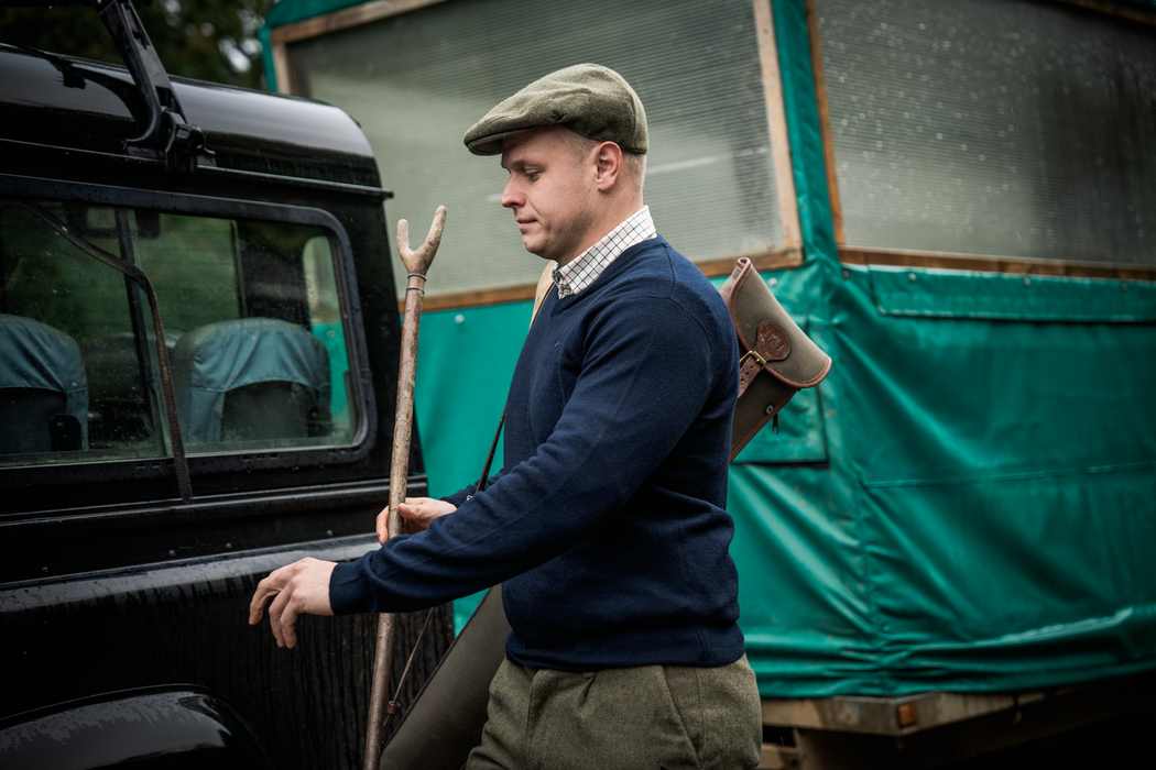 Pine V-Neck Pullover - Dark Sapphire