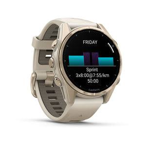 fēnix® 8 – 43 mm, AMOLED, Sapphire, Soft Gold med Fog Grey/Dark Sandstone silikonerem