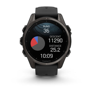 fēnix® 8 – 43 mm, AMOLED, Sapphire, Carbon Grey DLC-titanium med sort/Pebble Grey silikonerem