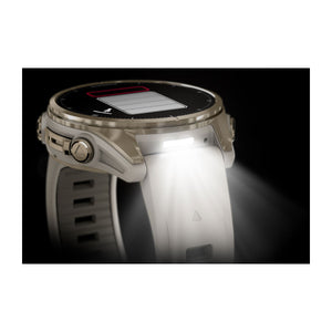 fēnix® 8 – 43 mm, AMOLED, Sapphire, Soft Gold med Fog Grey/Dark Sandstone silikonerem