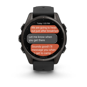 fēnix® 8 – 43 mm, AMOLED, Sapphire, Carbon Grey DLC-titanium med sort/Pebble Grey silikonerem