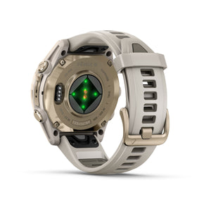 fēnix® 8 – 43 mm, AMOLED, Sapphire, Soft Gold med Fog Grey/Dark Sandstone silikonerem